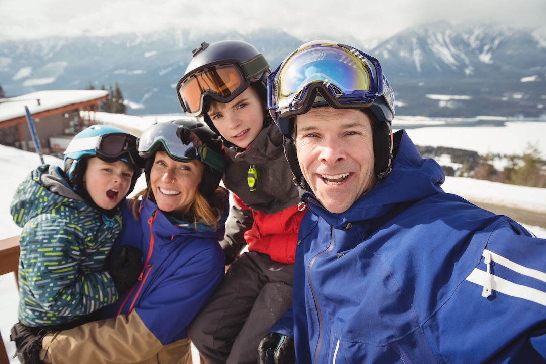skiing family
